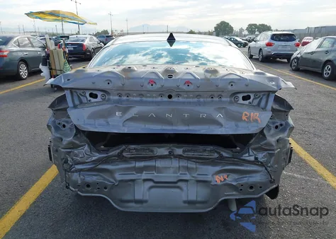 2024 Hyundai Elantra Sel z USA, uszkodzony, nr VIN KMHLM4DG5RU698610